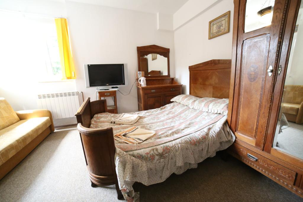 Bed and Breakfast Domy Wczasowe Tryumfy Криниця-Здруй Номер фото